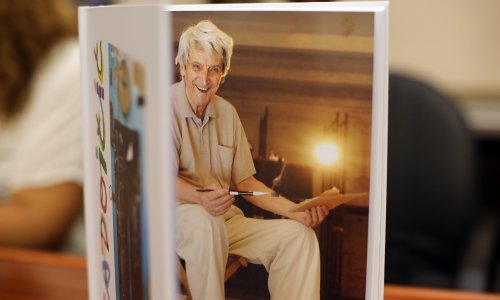 Objavljena monografija Voje Radoičića, umjetnika čiji 'humor oslobađa'