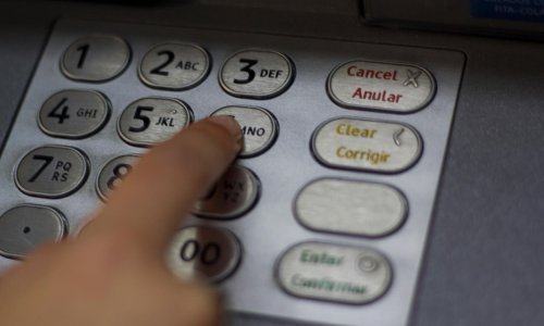 Pri korištenju bankomata pripazite na ove sumnjive stvari