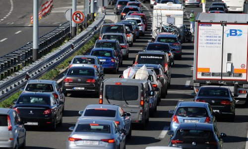 Ispred prijelaza Kaštel i Plovanija kolona je duga oko dva kilometara