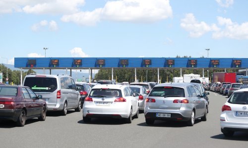 Na Lučkom u smjeru Zagreba kolona duga 12,5 kilometara