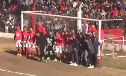 Ovakav živi zid u nogometu se zaista ne pamti!