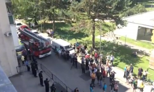 Policija upala u stan kako bi deložirala obitelj iz stana u Prečkom, muškarac prijetio samoubojstvom