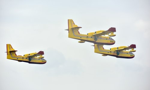 Četiri kanadera gase na požarištima kod Stona i Splita