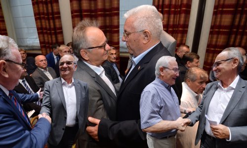 Svi mu hrle u naručje: Glavaš u sjeni novog suđenja za ratni zločin poput zvijezde