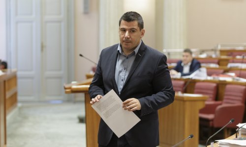 Grmoja se parkirao na invalidsko mjesto pa se ispričao na Facebooku