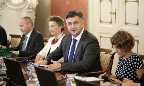 Većina građana misli da država ide krivim smjerom, ali rejting HDZ-a je i dalje stabilan