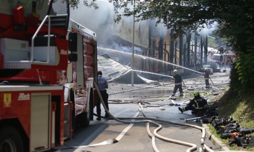 Vatrogasci se izborili s velikim požarom u Zagrebu, ima ozlijeđenih