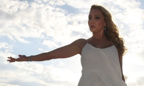 Naša 47-godišnja glumica skinula se u bikini i pokazala tijelo na kojem joj zavide i upola mlađe