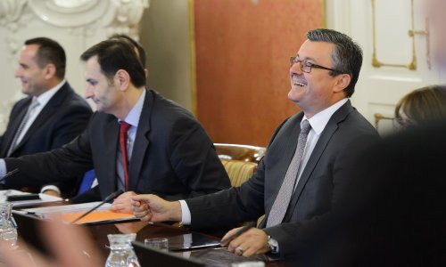 Vlada pustila Crnu Goru u NATO i obećala pomoć osječkoj bolnici