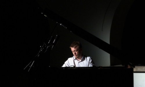 Matija Dedić nastupio na sceni Amadeo