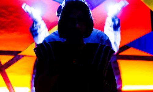 Oni za stvaranje glazbe koriste vlastita odijela sa bežičnim senzorima