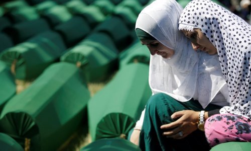 Tisuće sudionika 'Marša mira' stigle u Srebrenicu; u Splitu 'Mimohod 8372'