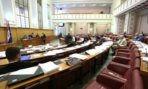 Zastupnici neće biti novčano kažnjeni zbog izostanaka u srpnju