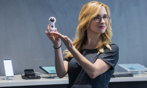 Nova generacija Samsung Galaxy J telefona i Gear VR uređaj stigli i kod nas