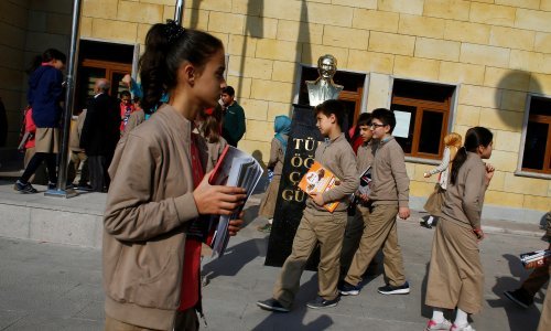 Turska iz škola izbacila Darwinovu teoriju evolucije, džihad više nije 'sveti rat'