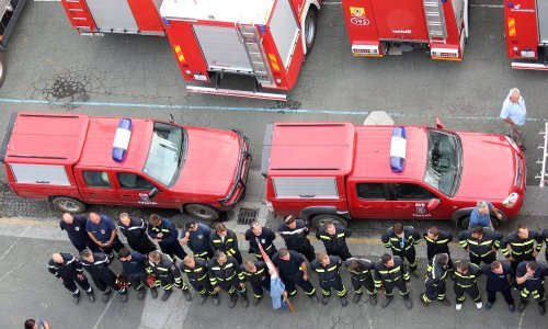 Vatrogasce dočekali građani, Bandić im poručio kako su osvjetlali obraz Zagrebu
