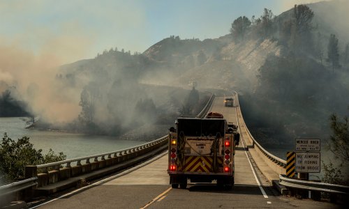 Požar poharao Kaliforniju, izgorjelo 45 zgrada