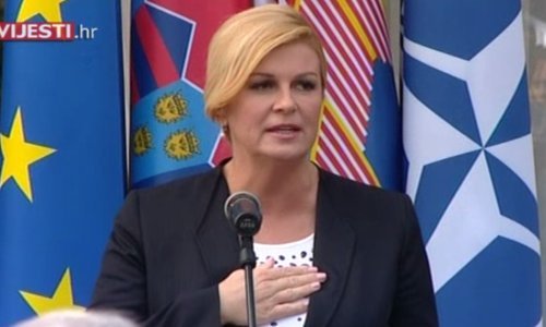 Poslušajte kako predsjednica zdušno pjeva Lijepu našu