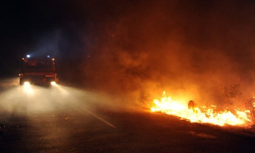 Požar došao 500 metara od naseljenog mjesta, od ponoći odjeknule 34 eksplozije
