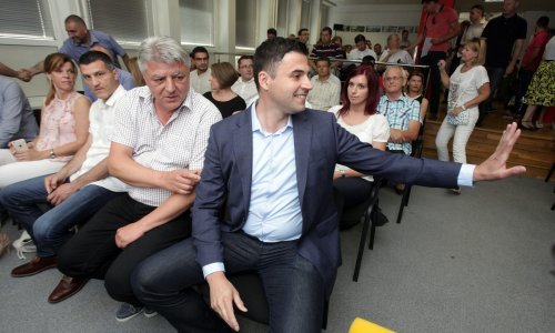 Sedam sati SDP-ovci vijećali iza zatvorenih vrata: Bilo je suza i  raspuštanja