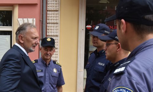 Turizam je najznačajnija gospodarska grana, a iza uspješnih sezona stoji policija