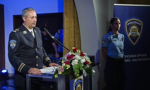 Policajci se boje pretražiti ljude jer će ih šef pitati: 'Znaš li čiji je on?'