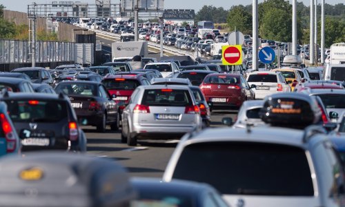 Požari zatvorili ceste i granični prijelaz, nesreće otežavaju promet