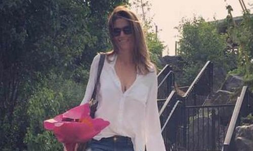 Vruće hlačice su kao stvorene za Cindy Crawford