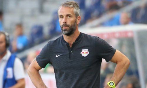 Ljutiti trener Salzburga krenuo u obračun sa sucima, spriječili ga zaštitari