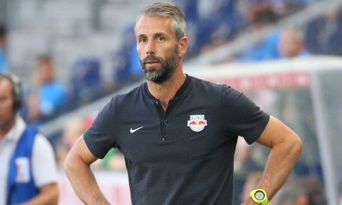 Ljutiti trener Salzburga krenuo u obračun sa sucima, spriječili ga zaštitari