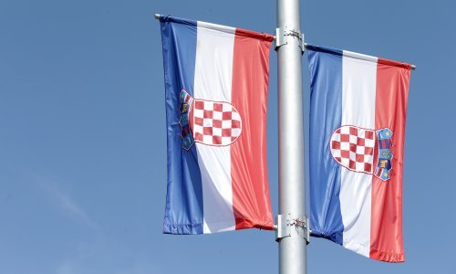 Bandićev gaf uoči 'Oluje': Na Domovinskom mostu izvjesili pogrešnu hrvatsku zastavu