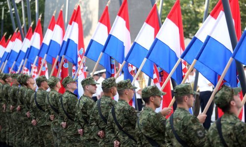 Budnicom ulicama Knina počela proslava obljetnice Oluje