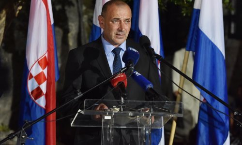 Ministar branitelja uručio 17 rješenja za stanove, kredite i financijske potpore