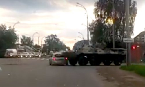 Oklopnjak prošao kroz crveno i pomeo Kia Cee’d. Tko je kriv?