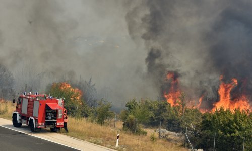 Iskrenje pri kočenju vlaka uzrok velikog požara kod Šibenika