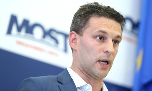 (Po)javio se Božo Petrov, traži istražno povjerenstvo zbog javnih tvrtki