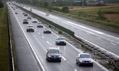 Vozači, oprez! Kolnici su skliski, a u Gorskom kotaru ima i magle