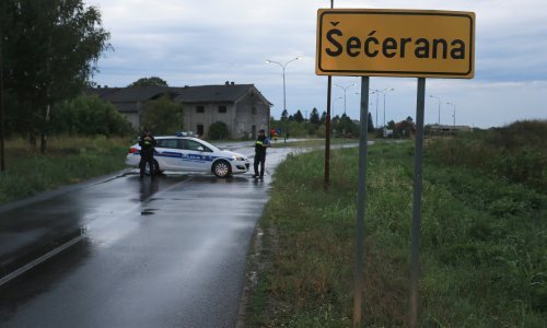 Obiteljski nasilnik pucao na policajce, zatvorio se u kuću i prijeti bombom
