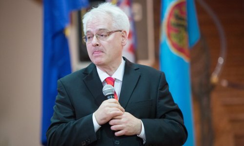 Josipović nastavlja jahati po katoličkim aktivistima, ne kani se ispričati