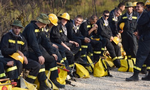 Dogorjeli lampion s groba prouzročio požar nedaleko Knina
