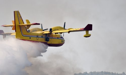 Požar na Promini gasi 90 vatrogasaca, u Zatonu ugašen