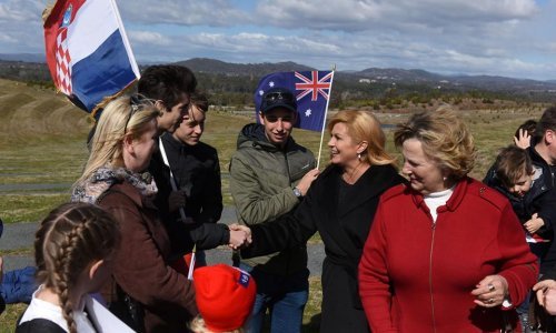 Predsjednici diplomatskom poštom nepoznata osoba poslala novac, ona ga mora vratiti