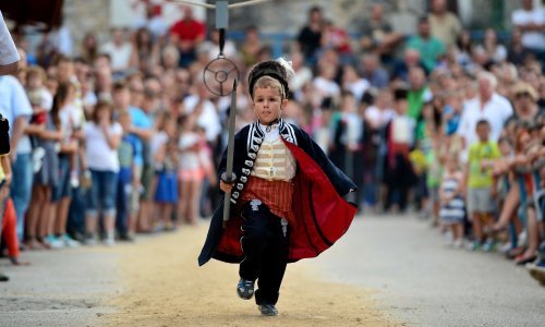 Natalitet u praksi: Gdje su najveće naknade za djecu i zašto ova vlast to ne zna?