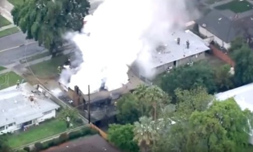 Zrakoplov pao na kuće u Kaliforniji, četvero mrtvih