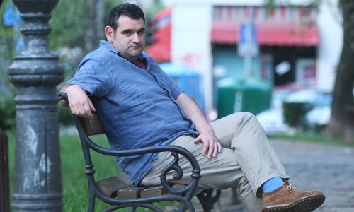 Pisac koji je u jedan roman uspio ugurati časne sestre s drvenom nogom, preparirane životinje i trkaće konje