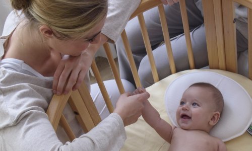Sindrom zaležane glavice kod beba – kako spriječiti i liječiti?