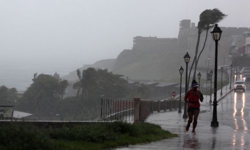 Uragan Irma usmrtio deset ljudi, prijeti Floridi velikom žestinom