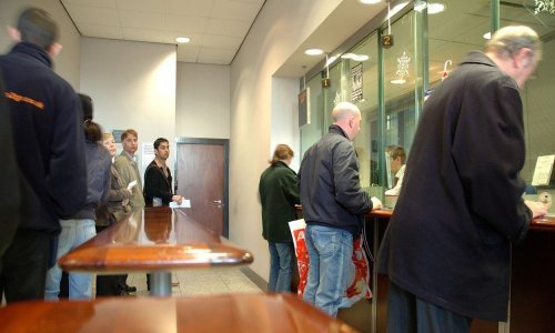 Na jednom šalteru obavio transakciju, a na drugom pljačku banke