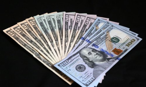 Dolar opet pao zbog Trumpovih političkih problema