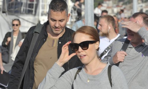 Ekipa filma Mamma Mia iskrcala se na Vis, pogledajte koji su glumci stigli